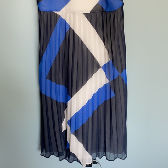 EUC Limited Geometric Print Pleated Dress - Size 2 - Picture 3 of 8